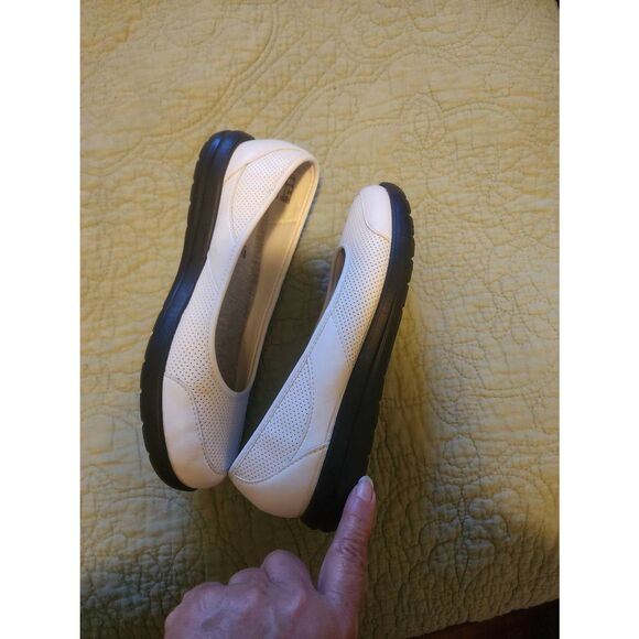 Clarks Cloudstepper White Flats - Picture 4 of 5